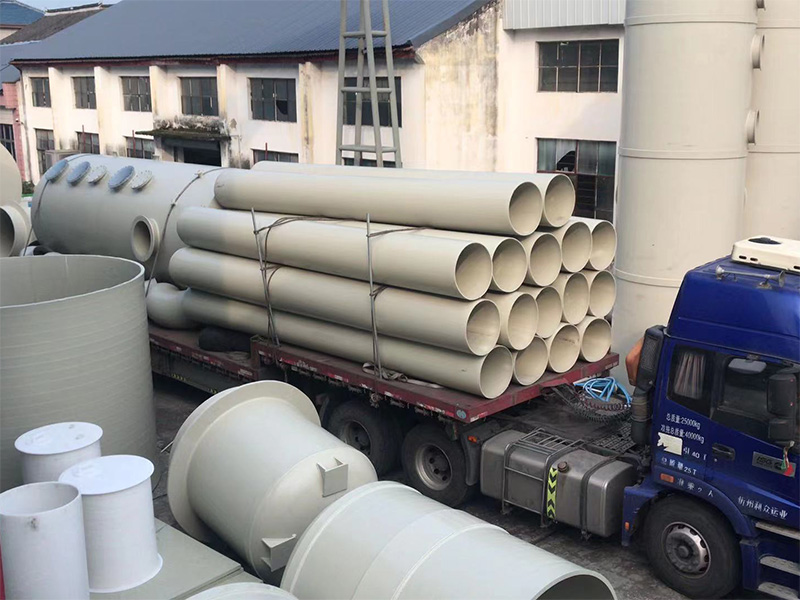 發(fā)往湖南長沙的PP立式儲(chǔ)罐和PP管出貨中